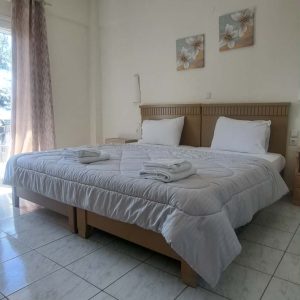 Τρίκλινο Δωμάτιο 002